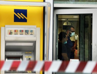 Όμηροι στην τράπεζα Πειραιώς περιγράφουν: «Μας είπαν θα χυθεί αίμα» (βίντεο)